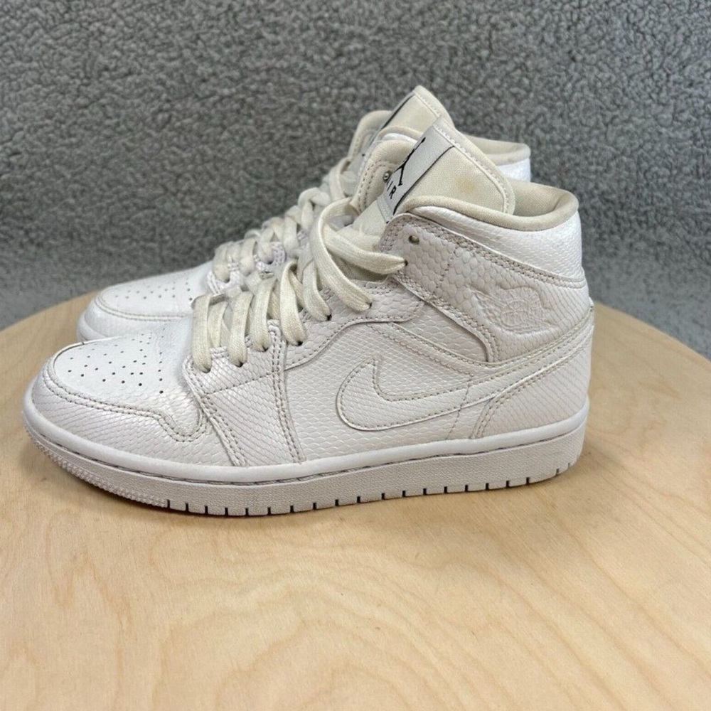 Nike Air Jordan 1 Mid Womens Shoes Size 6 White Snakeskin Leather Sneakers Retro